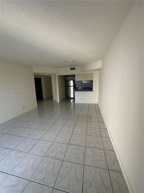 apt-522-8290 Lake Dr, Doral, FL, 33166-4677 | Card Image