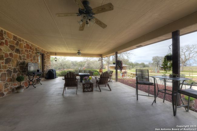 172 Home Pl, House other with 3 bedrooms, 2 bathrooms and null parking in Adkins TX | Image 24