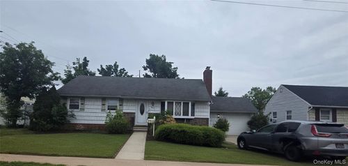 224 Ohio St, Hicksville, NY, 11801-2322 | Card Image