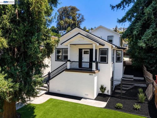 7974 Hillmont Dr, Oakland, CA, 94605-3521 | Card Image