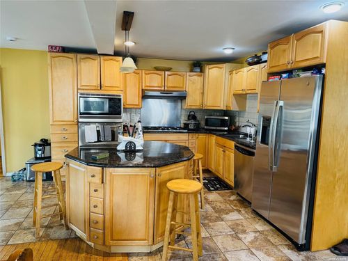 14 Bedell St, Babylon, NY, 11704-5005 | Card Image