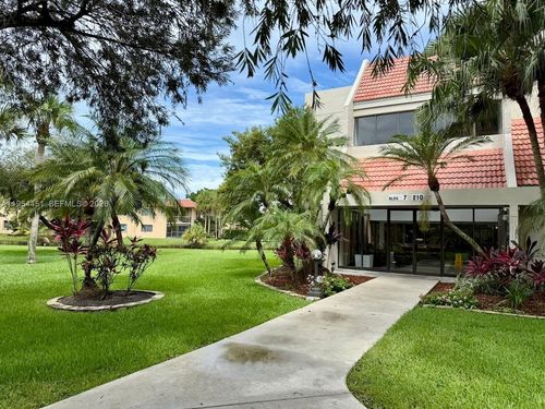 apt-102-210 Lakeview Dr, Weston, FL, 33326-1011 | Card Image