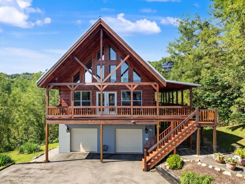 920 Cedar Ln W, Gatlinburg, TN, 37738 | Card Image