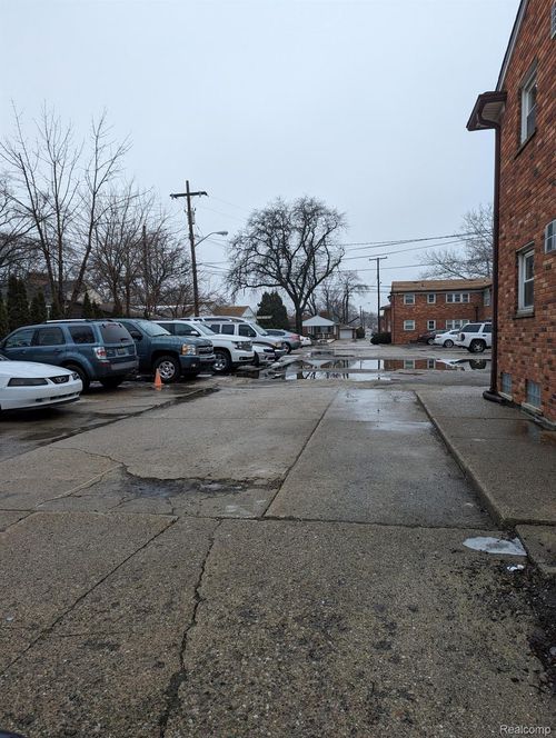 9a-26897 Parkington St, Roseville, MI, 48066-3332 | Card Image