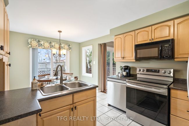 1272 Maple Ridge Dr, House other with 5 bedrooms, 4 bathrooms and 2 parking in Pickering ON | Image 10