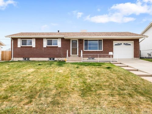 10 Regis Ln, Pueblo, CO, 81005-1904 | Card Image