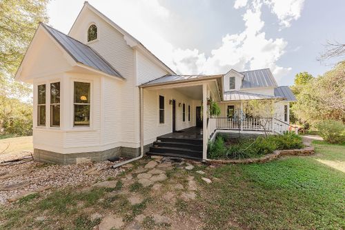 258 Riverwood Dr, Bastrop, TX, 78602-7698 | Card Image
