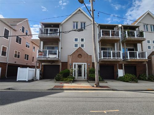 67 Pacific Blvd, Long Beach, NY, 11561-4752 | Card Image