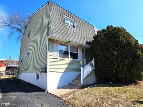 531 Pershing Ave, COLLINGDALE, PA, 19023-4120 | Card Image