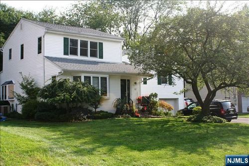 82 Heatherhill Rd, Cresskill, NJ, 07626-1021 | Card Image