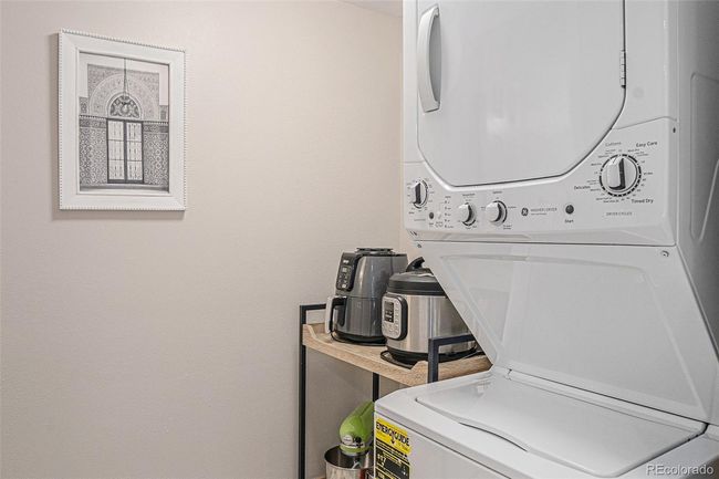 6931 S Knolls Way, Townhouse with 3 bedrooms, 2 bathrooms and 4 parking in Centennial CO | Image 8