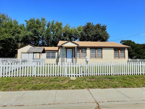 1076 Cherokee St, Biloxi, MS, 39530-1927 | Card Image