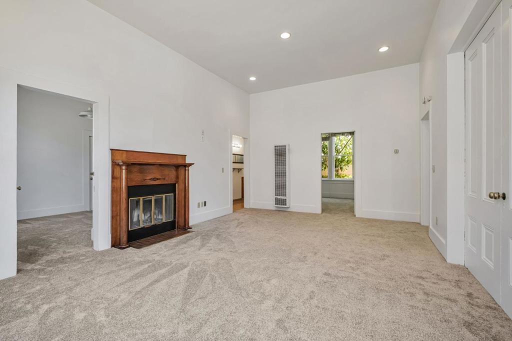 Commercial Sale in Santa Cruz 2