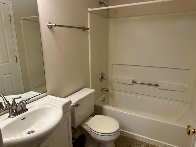 227 Wellington Cir, Townhouse with 2 bedrooms, 2 bathrooms and 1 parking in Gurnee IL | Image 30