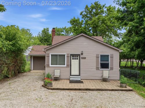 8241 Janis St, Shelby Twp, MI, 48317-5317 | Card Image