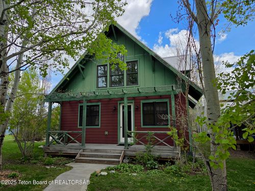 9064 Village Way, Victor, ID, 83455-5508 | Card Image