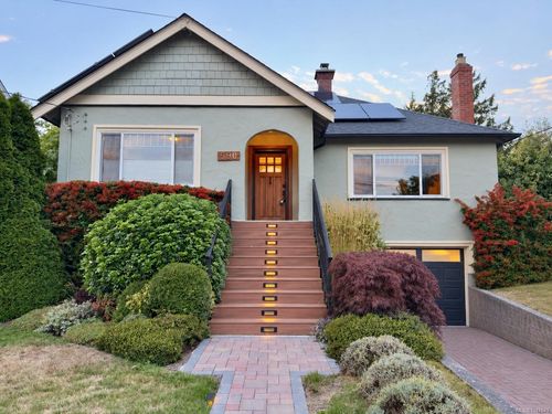590 Monterey Ave, Oak Bay, BC, V8S4T9 | Card Image