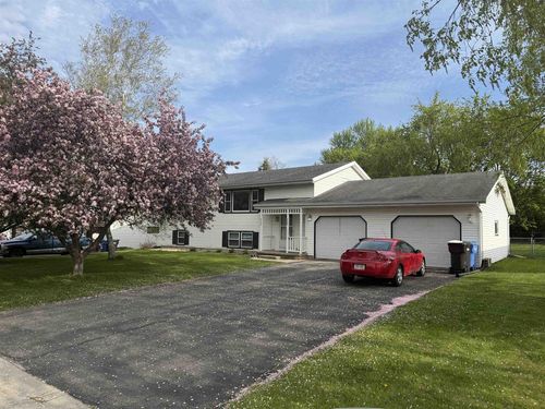 220-222 Lincoln St, Brooklyn, WI, 53521-9021 | Card Image