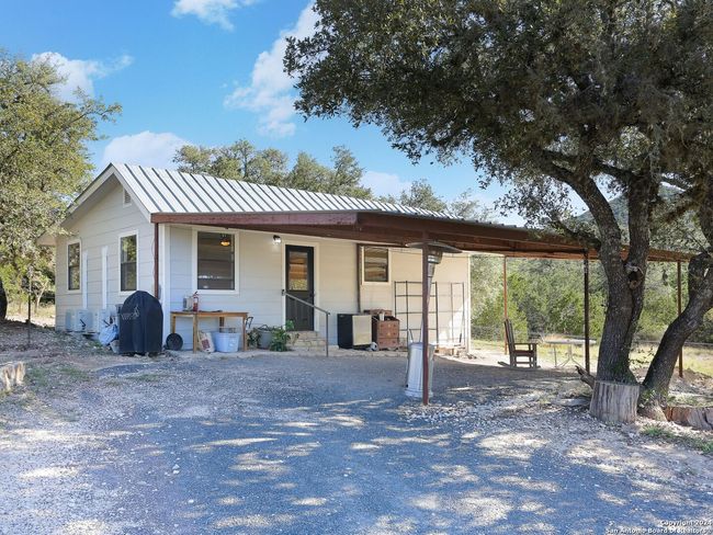 207 Roadrunner Trl, House other with 1 bedrooms, 1 bathrooms and null parking in Utopia TX | Image 12