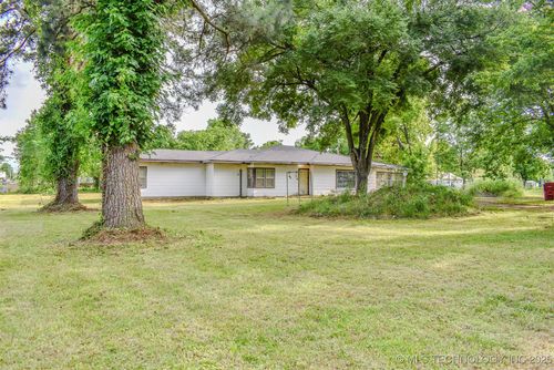 1108 E Bluff St, Hugo, OK, 74743-3622 | Card Image