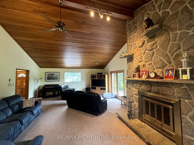 1120 Golden Beach Rd, House other with 2 bedrooms, 5 bathrooms and 13 parking in Bracebridge ON | Image 12