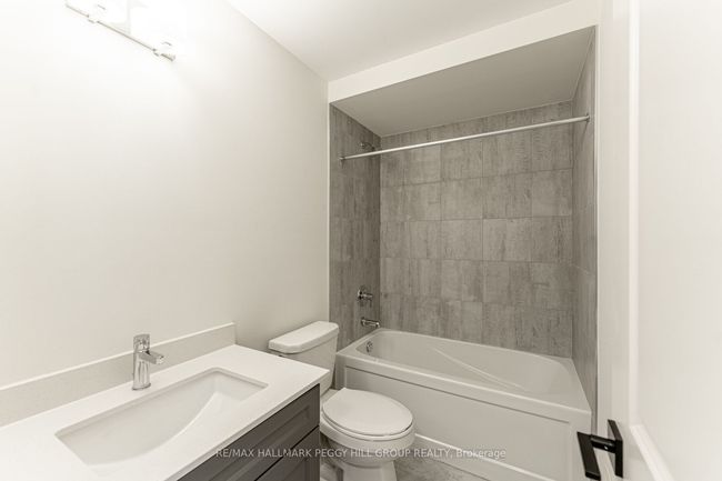 38 Brandon Crescent, House attached with 3 bedrooms, 3 bathrooms and 1 parking in New Tecumseth ON | Image 13
