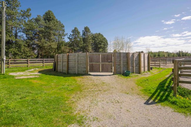 3643 254 St, House other with 10 bedrooms, 7 bathrooms and 20 parking in Aldergrove BC | Image 32