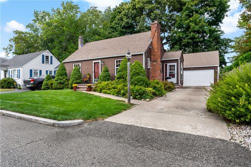 11 Pine Crest Dr, Riverside, RI, 02915-2729 | Card Image