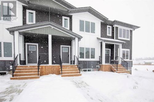 15 Gray Close, Sylvan Lake, AB, T4S0W4 | Card Image