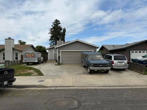 819 Belmont St, Tulare, CA, 93274-7622 | Card Image
