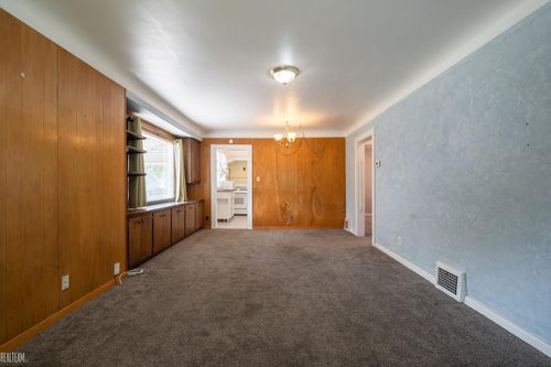 22079 Oakwood Ave, Eastpointe, MI, 48021-2131 | Card Image