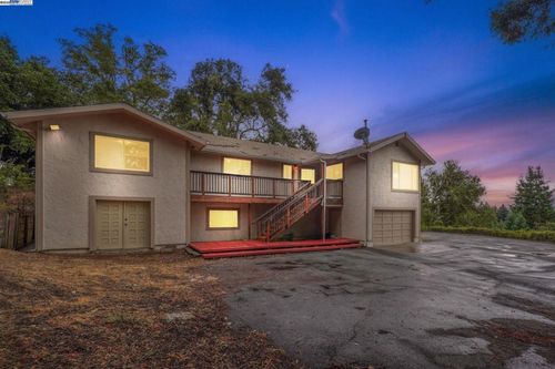 23762 Hutchinson Rd, Los Gatos, CA, 95033-8545 | Card Image