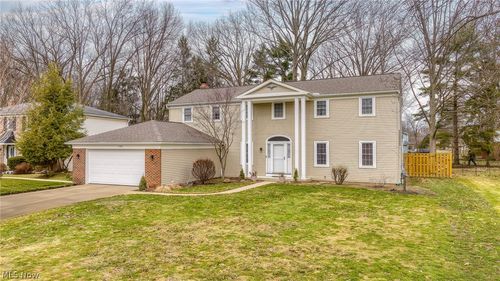 25684 Hidden Acres Dr, Westlake, OH, 44145-4707 | Card Image