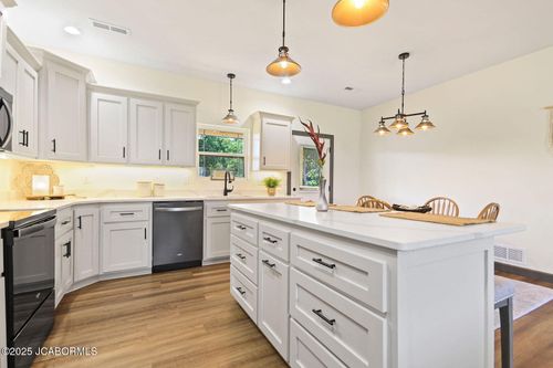 962 Cochise Dr, Holts Summit, MO, 65043-1997 | Card Image