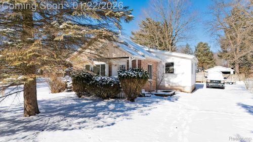 703 E Columbia St, Mason, MI, 48854-1305 | Card Image