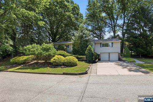 165 Glenn Ave, Norwood, NJ, 07648-1717 | Card Image