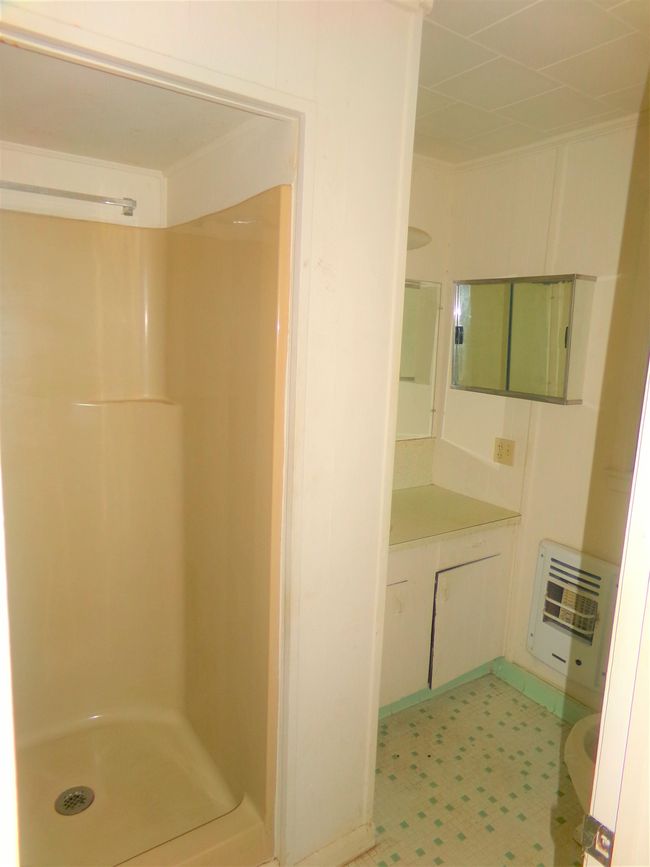 906 Ne 1 St St, House other with 3 bedrooms, 2 bathrooms and null parking in Havana FL | Image 13