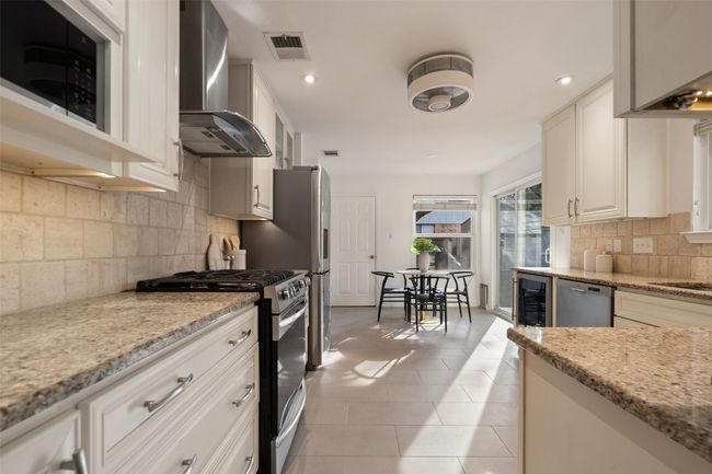 6523 Heron Dr, House other with 4 bedrooms, 3 bathrooms and 4 parking in Austin TX | Image 11