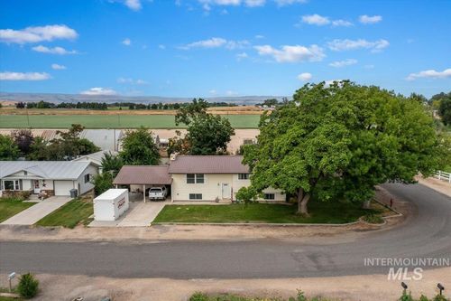 302 River View Dr, Marsing, ID, 83639-5136 | Card Image