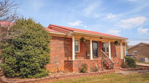 301 Mcquade Cir, Mc Minnville, TN, 37110-6215 | Card Image