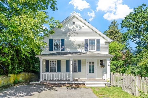 9 Maple Ct, Andover, MA, 01810-3532 | Card Image