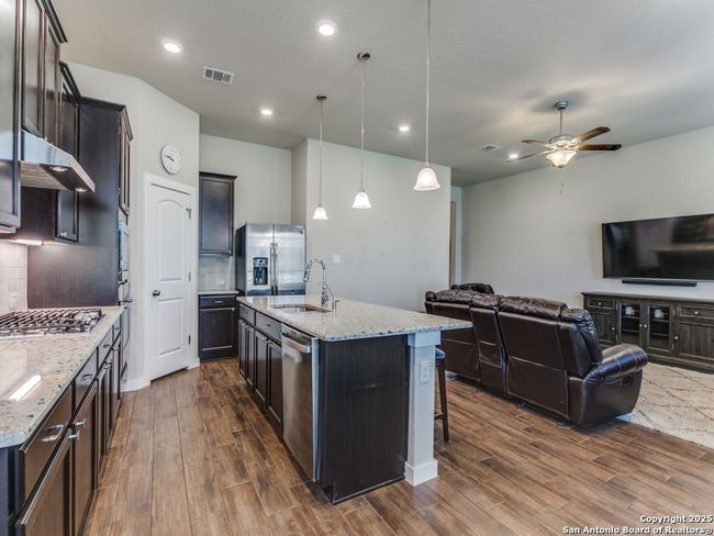 15729 La Subida Trl, House other with 3 bedrooms, 3 bathrooms and null parking in Helotes TX | Image 9
