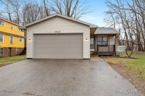 1849 Aurelius Rd, Holt, MI, 48842-1641 | Card Image