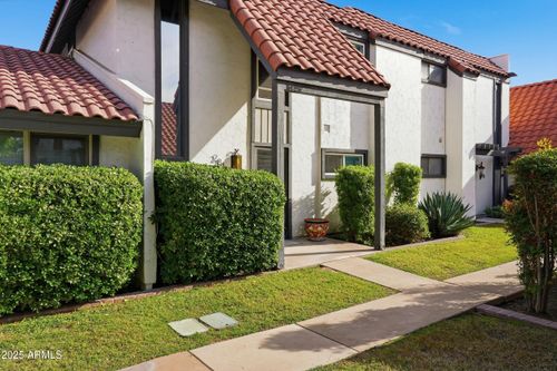 18-2810 E Glenrosa Ave, Phoenix, AZ, 85016-5888 | Card Image