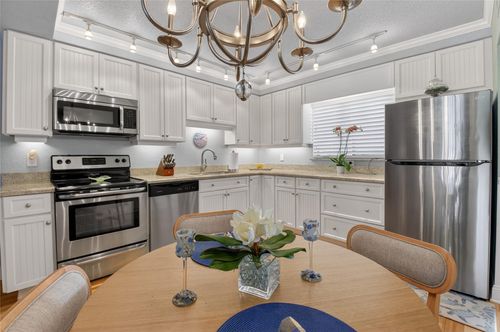 313-5250 Las Verdes Cir, Delray Beach, FL, 33484-8072 | Card Image