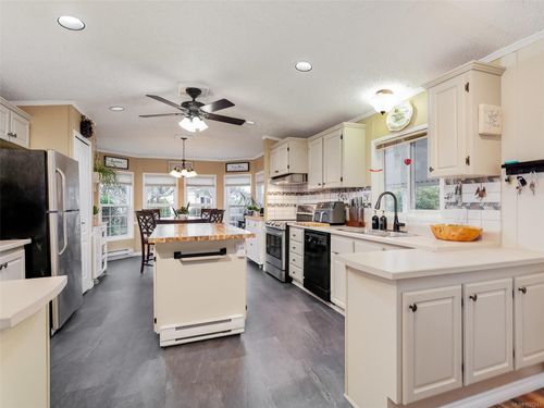 115-7583 Central Saanich Rd, Saanichton, BC, V8M2B6 | Card Image