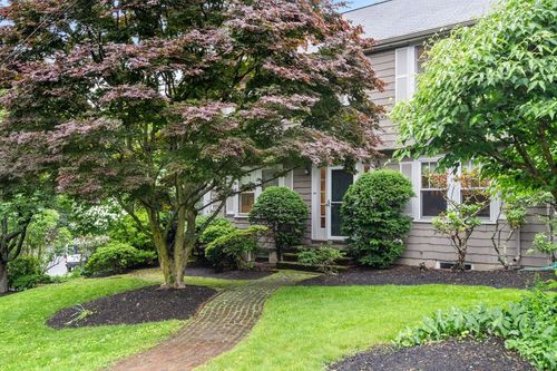 24 Aspen Ave, Auburndale, MA, 02466-3023 | Card Image