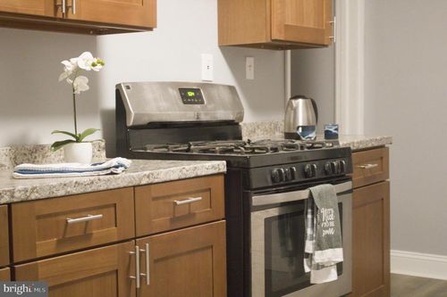 936 Carteret Ave, TRENTON, NJ, 08618-5312 | Card Image