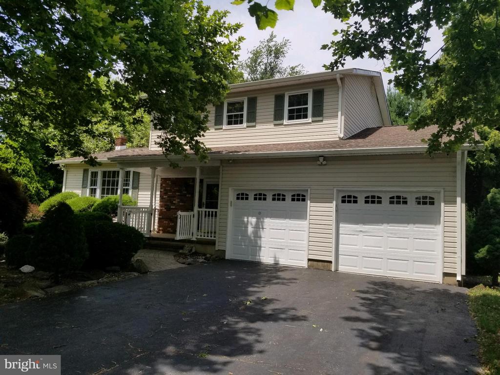 Strassberg Ct, Trenton, NJ 08690