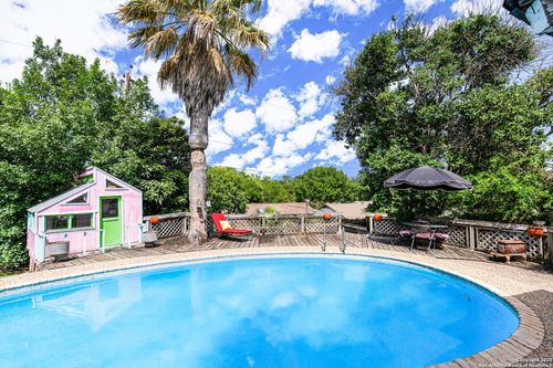 211 Greycliff Dr, Live Oak, TX, 78233-2508 | Card Image